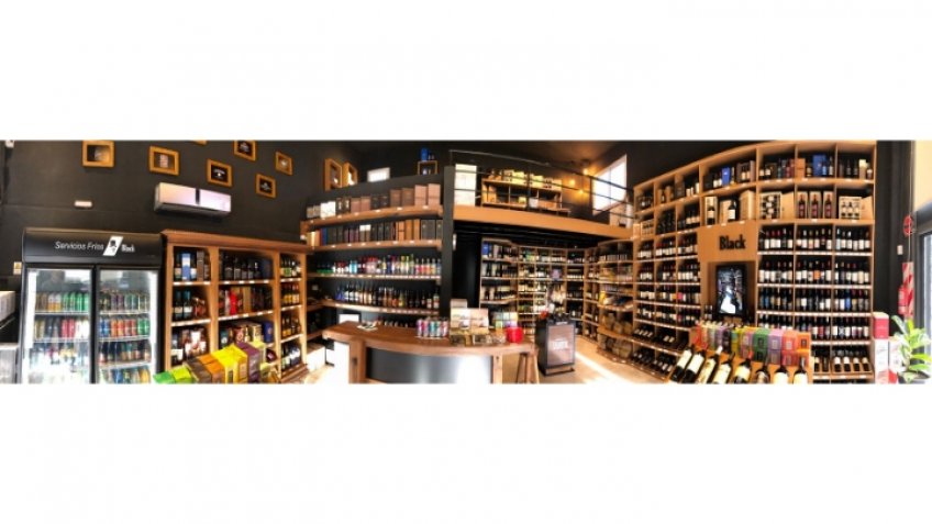 Inauguró Black, la vinoteca de avenida Brasil